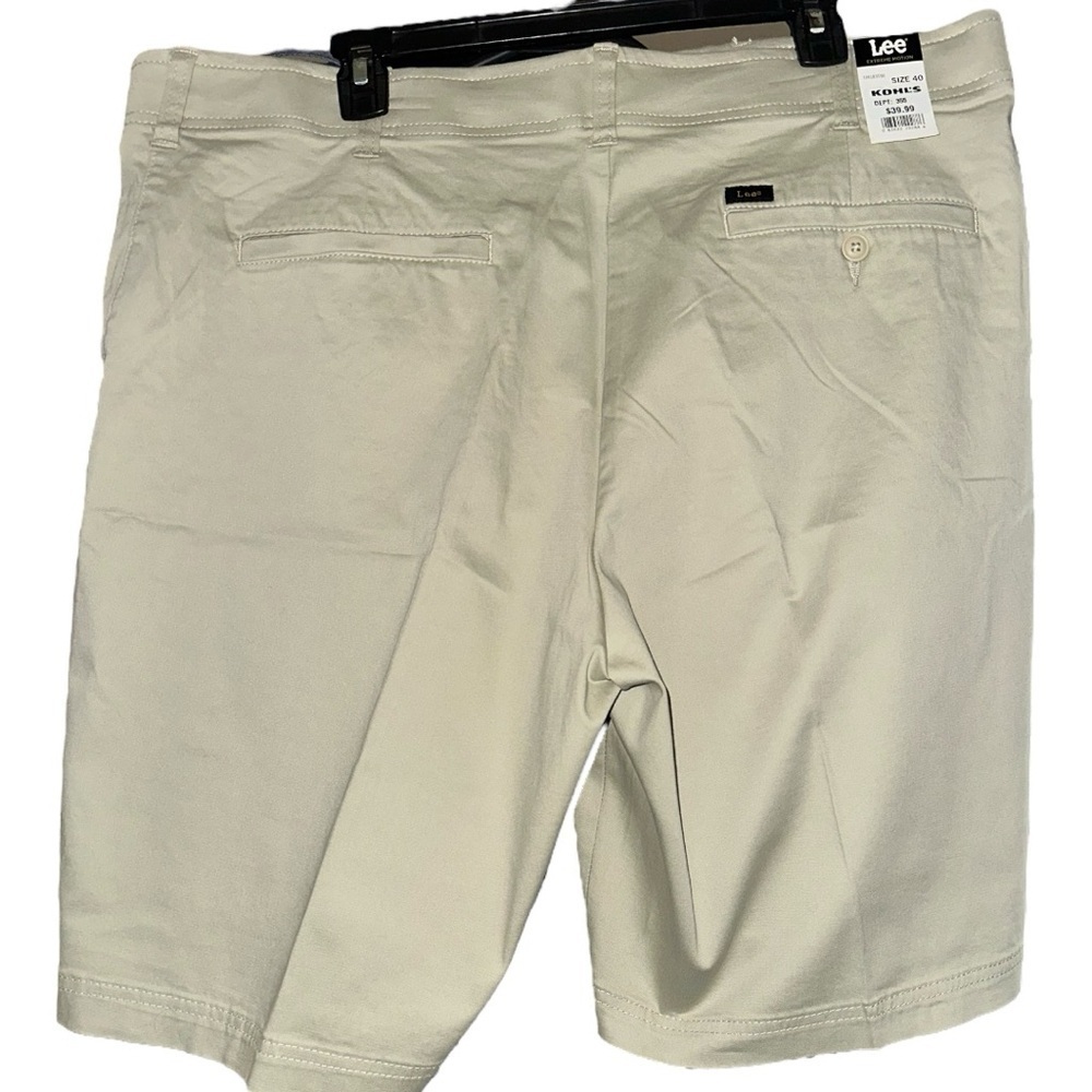NWT Men's Lee® Extreme Motion Flat Front Shorts. SIZE 40 - Picture 2 of 6